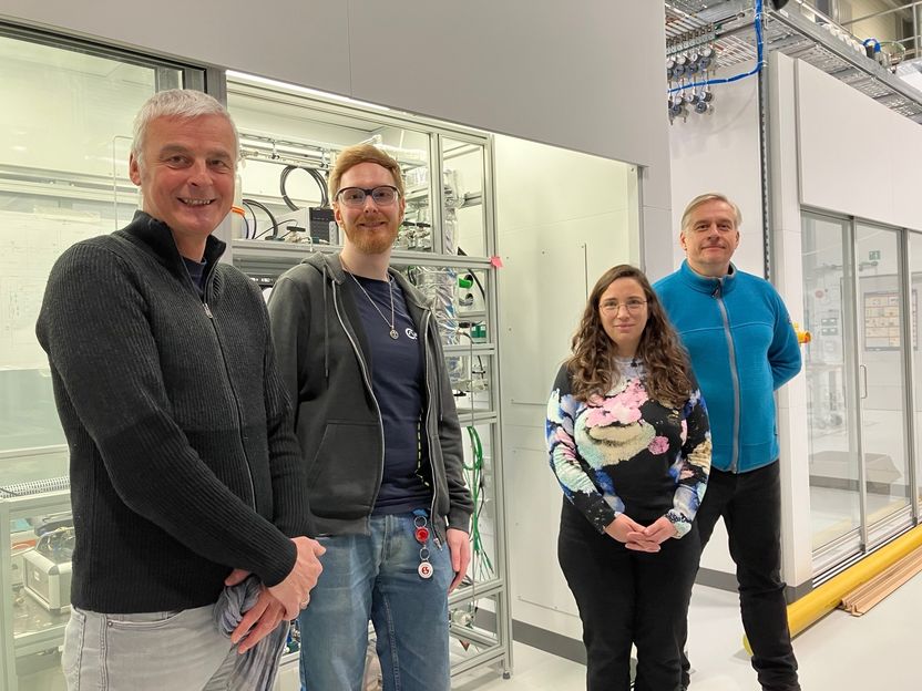 Methanol to Hydrogen: Demonstration Plant for Off-grid Power Supply Using Steam Reformers